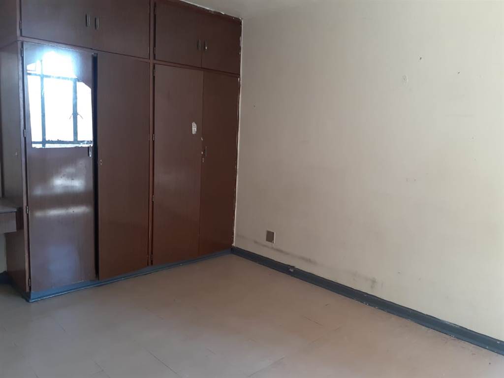 Bachelor apartment in Hillbrow photo number 17