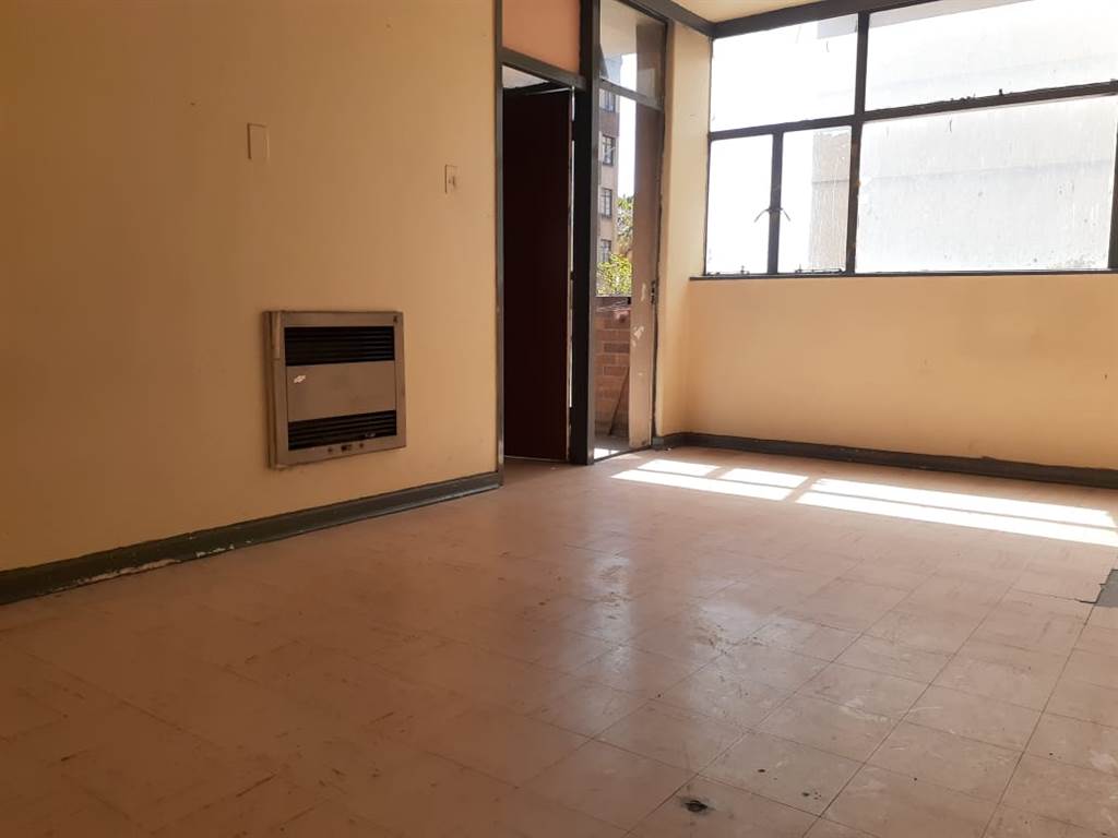 Bachelor apartment in Hillbrow photo number 16