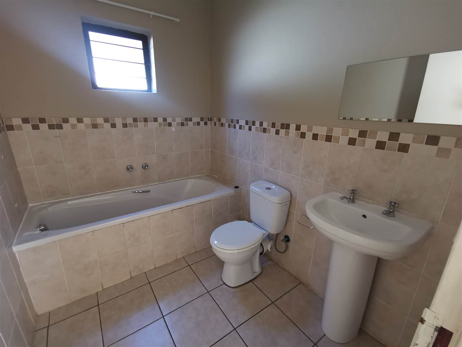 2 Bed Apartment in Grobler Park photo number 6
