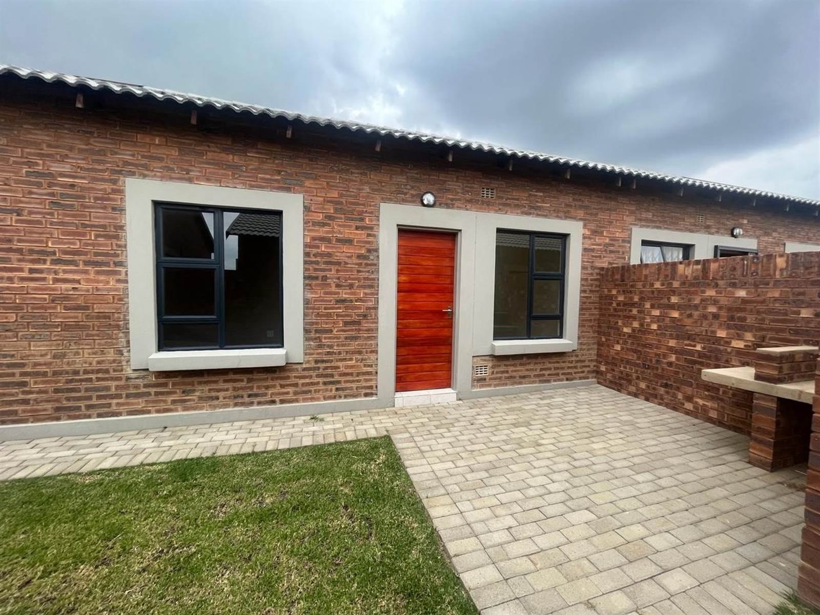 3 Bed Townhouse in Trichardt photo number 1