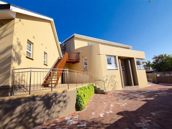 10 Bed House in Bonnie Doone
