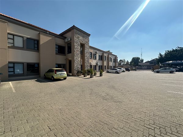 106  m² Commercial space