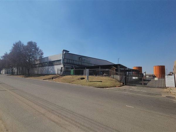 12 736  m² Industrial space