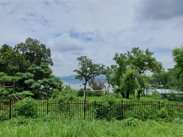 1 483 m² Land