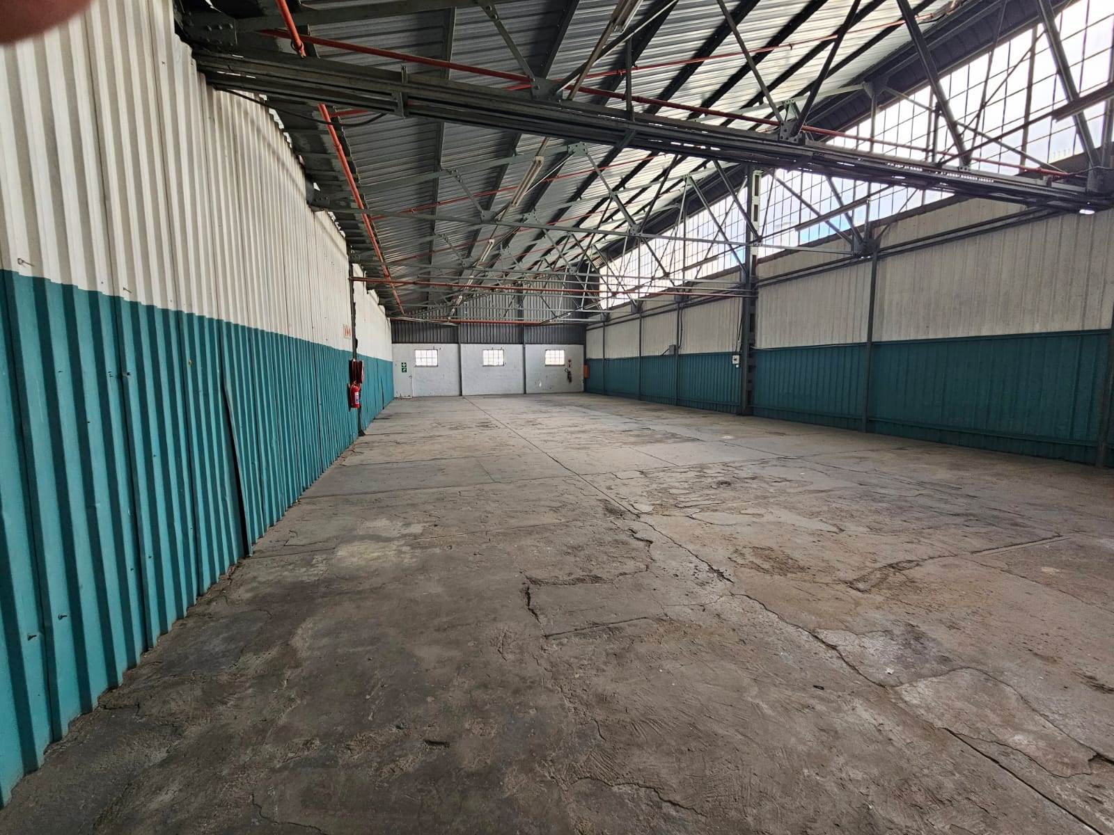 385  m² Industrial space in City Deep photo number 4