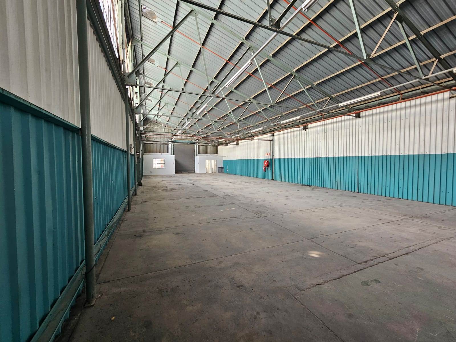 385  m² Industrial space in City Deep photo number 3