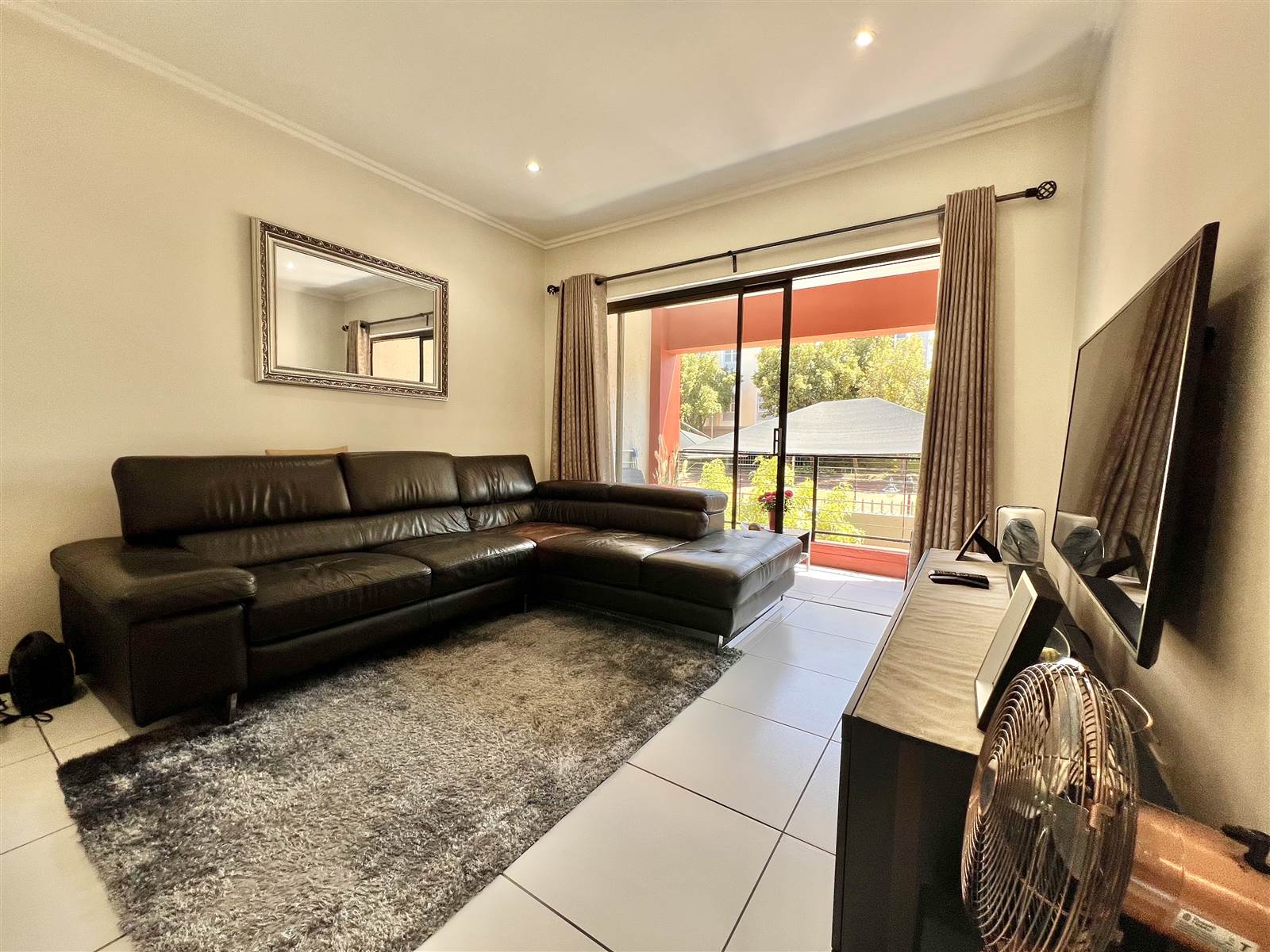 2 Bed Apartment in Sunninghill photo number 10