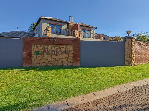 3 Bedroom Townhouse 3 Bedroom Townhouse