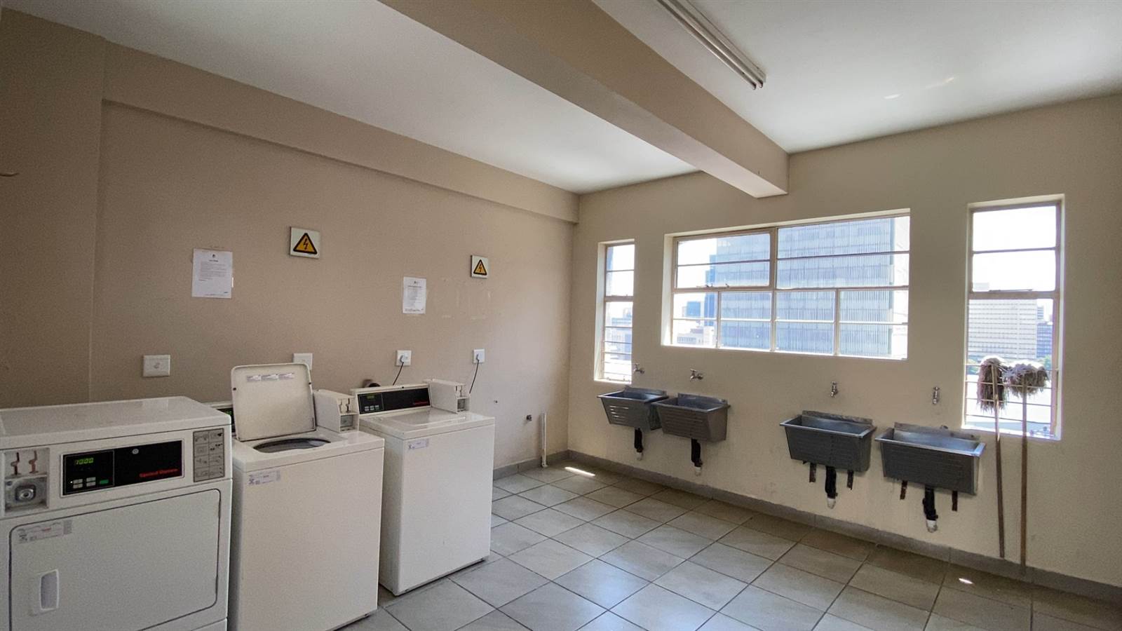 1 Bed Apartment in City & Suburban (Maboneng) photo number 9