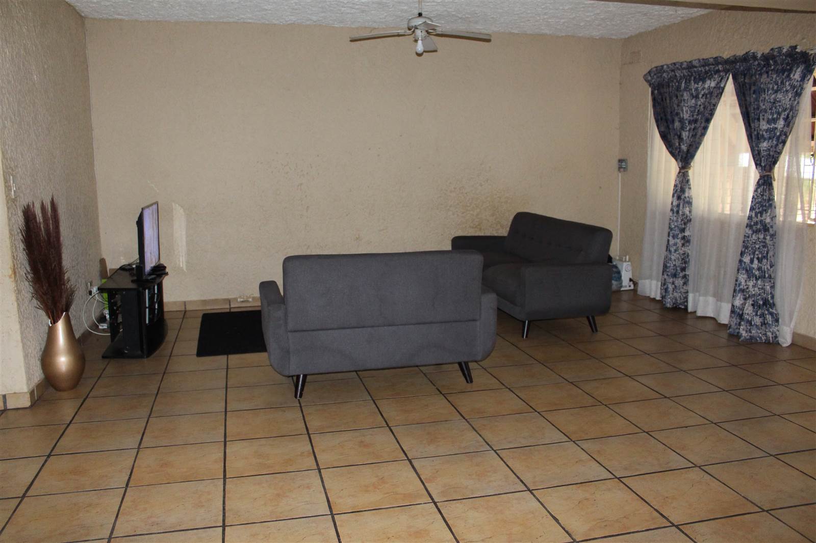 2 Bed Townhouse in Barberton photo number 4