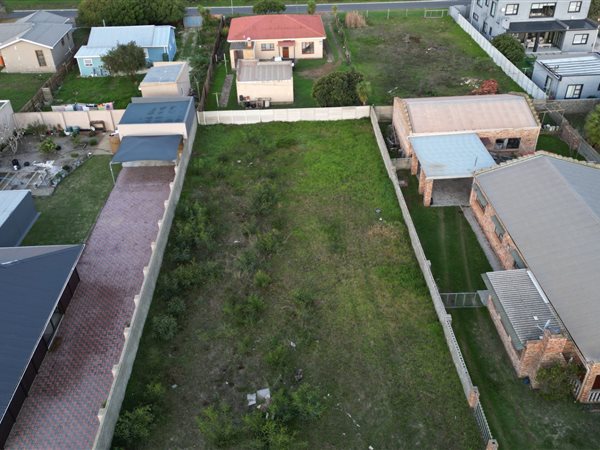 833 m² Land