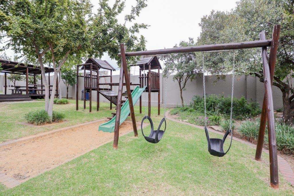 1 Bed Apartment in Lonehill photo number 24