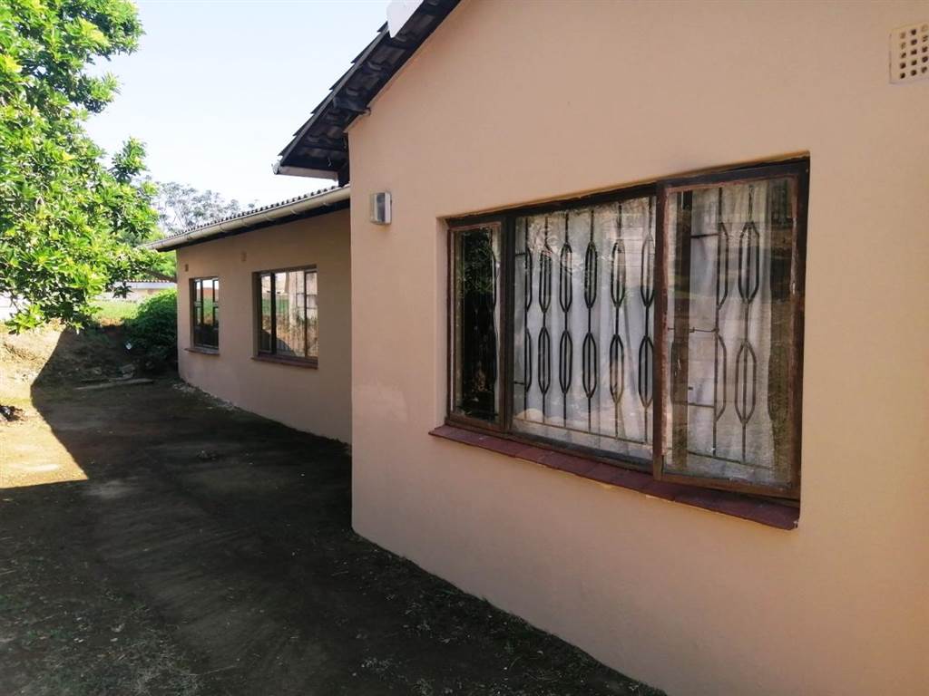 5 Bed House in Umlazi photo number 8