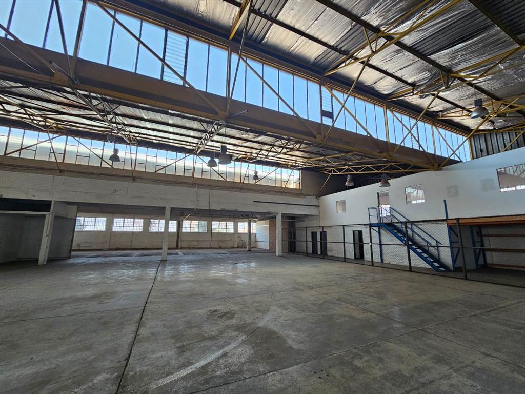 1836  m² Industrial space in Benrose photo number 8