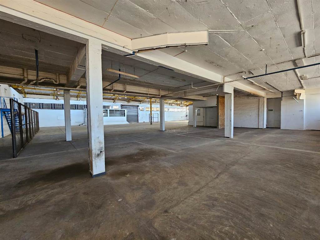 1836  m² Industrial space in Benrose photo number 17