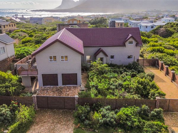 4 Bedroom House 4 Bedroom House