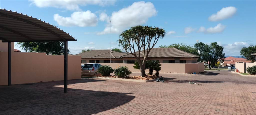 2 Bed Townhouse in Tweefontein photo number 2