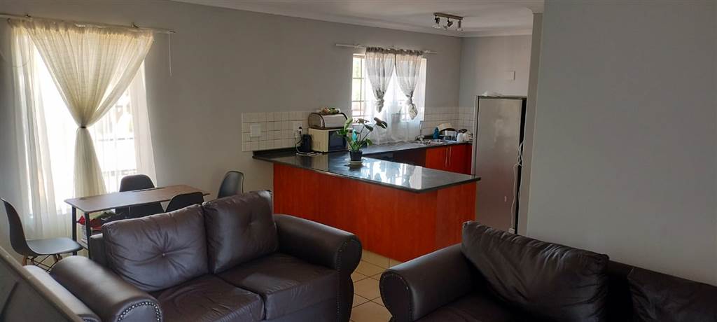 2 Bed Townhouse in Tweefontein photo number 5