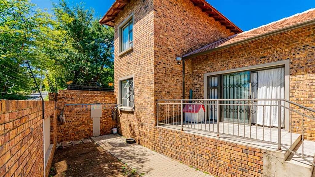 3 Bed Townhouse in Alberton photo number 1