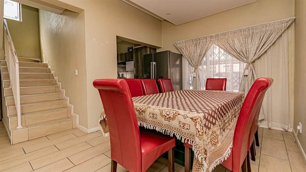 3 Bed Townhouse in Alberton photo number 6