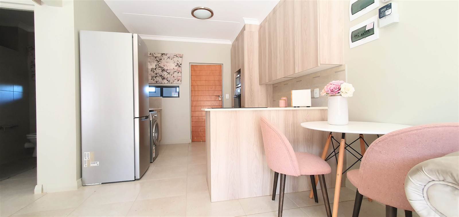 1 Bed Apartment in Waterkloof photo number 6