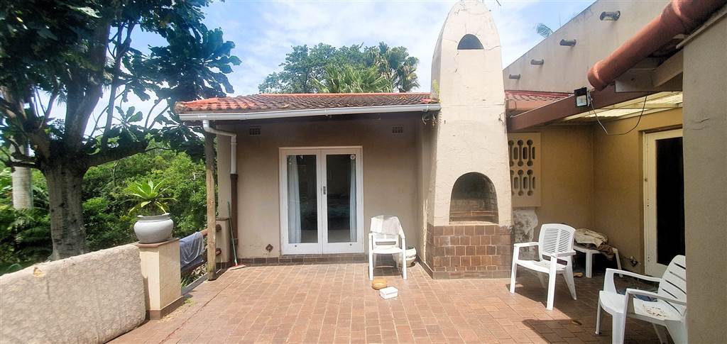 3 Bed House in Umtentweni photo number 2