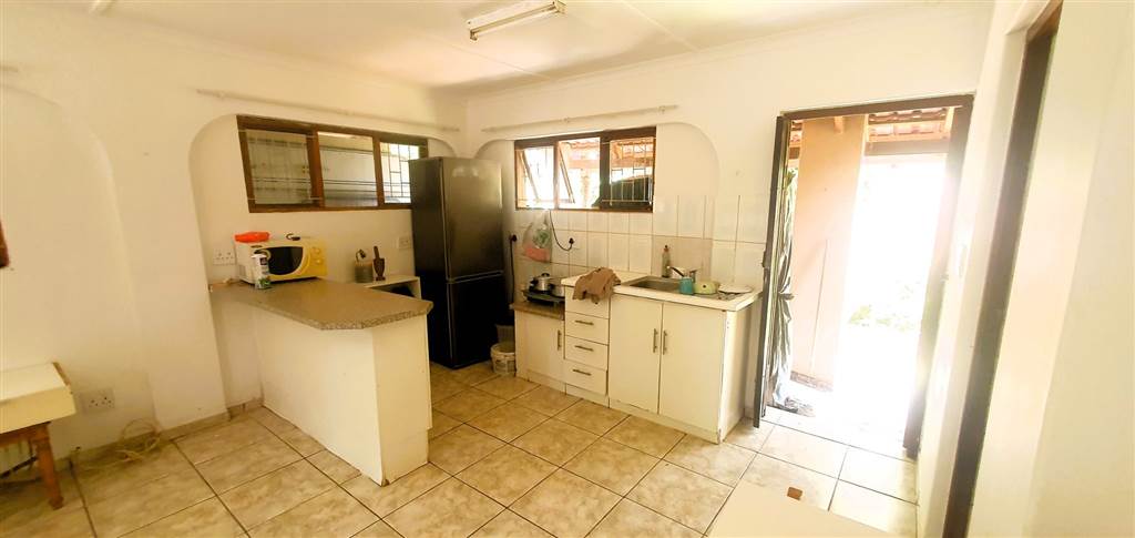 3 Bed House in Umtentweni photo number 22