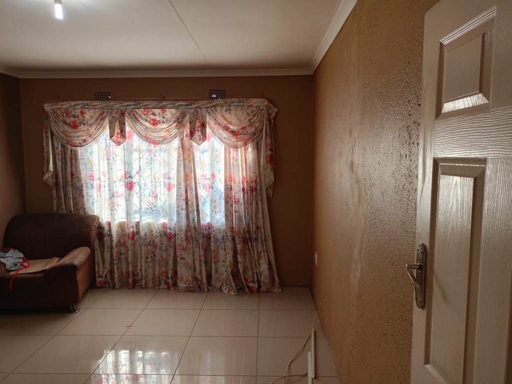 3 Bed House in Tembisa photo number 18