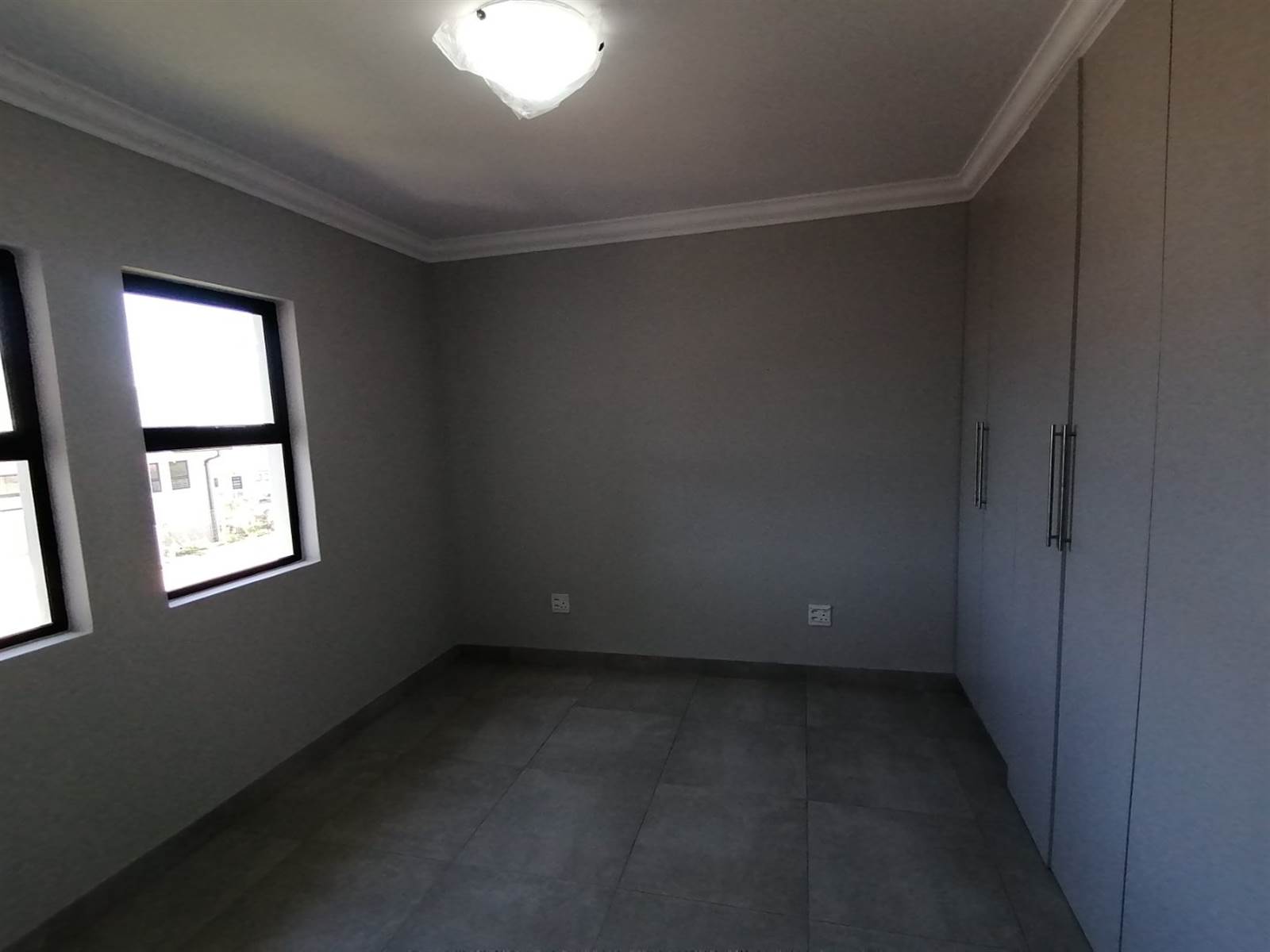 2 Bed Apartment in Kloof photo number 5