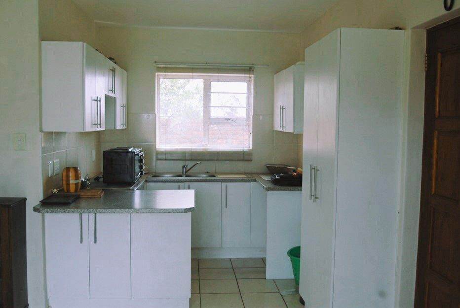 2 Bed Apartment in Bethelsdorp photo number 3