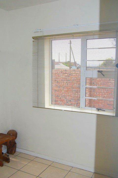 2 Bed Apartment in Bethelsdorp photo number 7