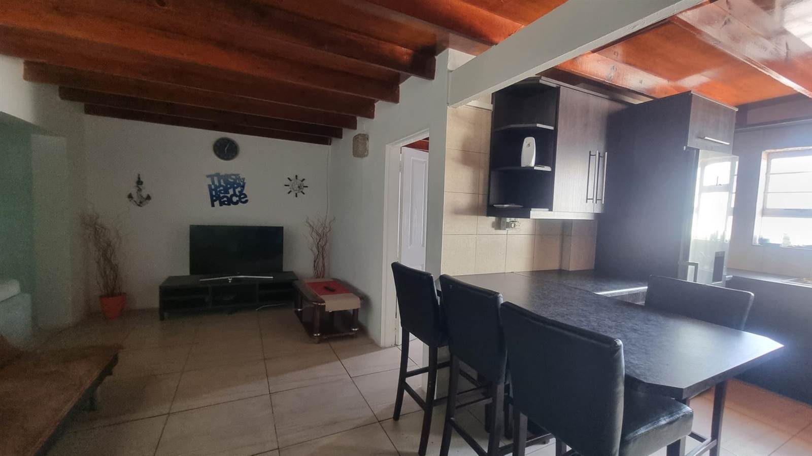 4 Bed House in Middedorp photo number 8