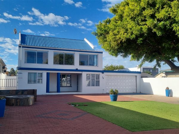 4 Bed House in Middedorp