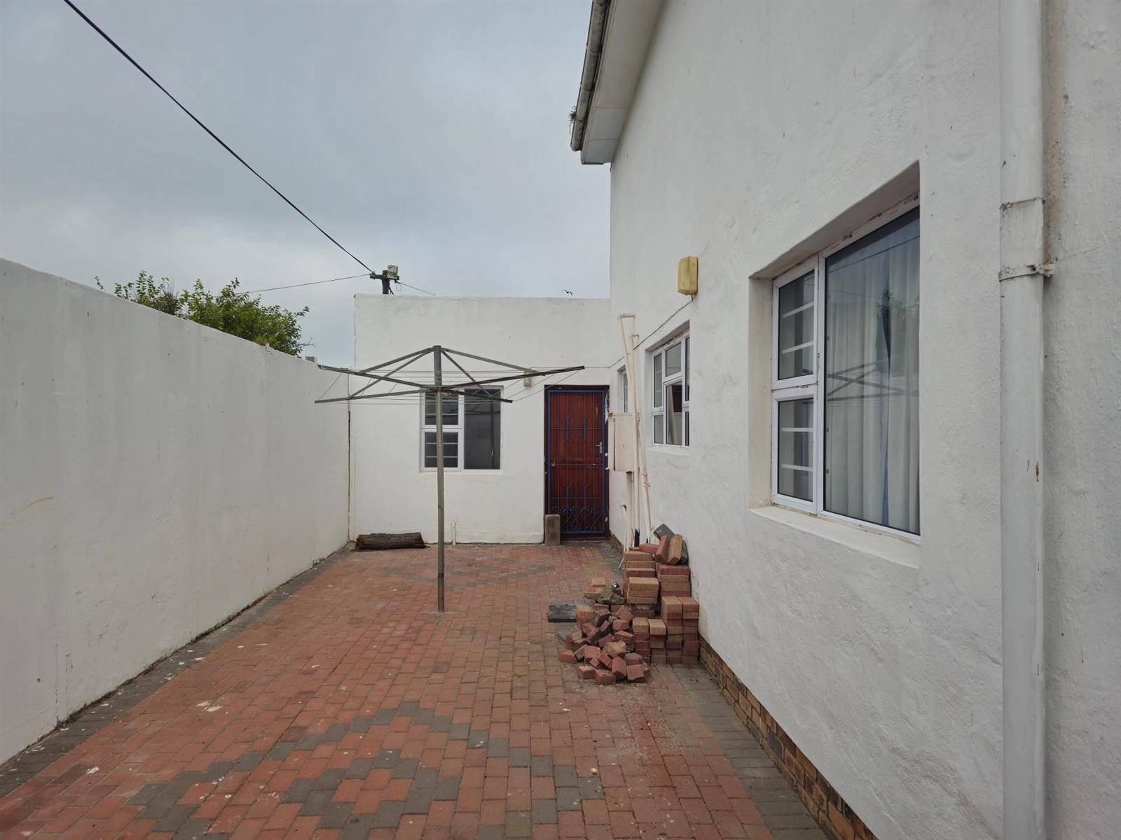 4 Bed House in Middedorp photo number 14