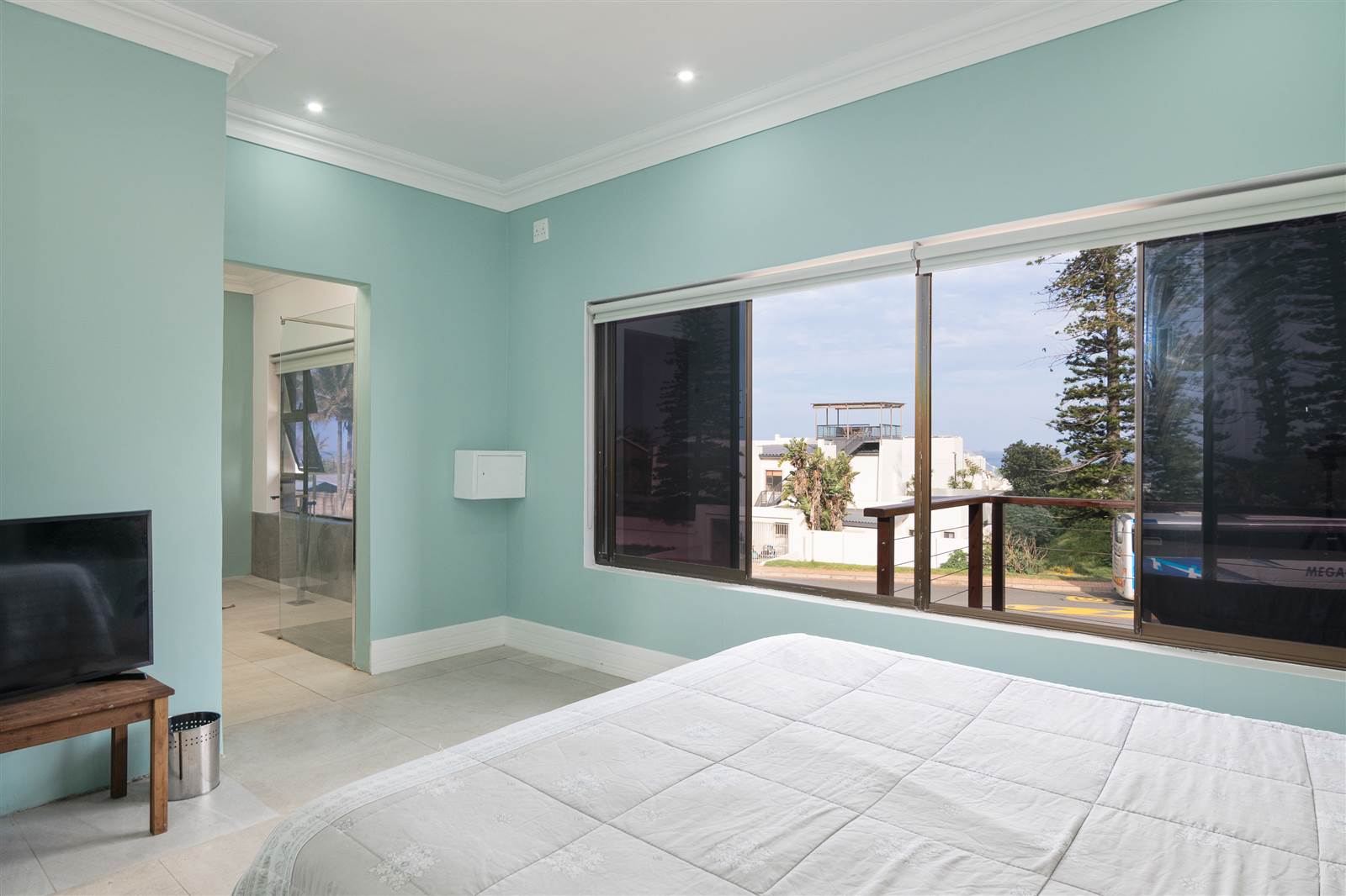 3 Bed Apartment in Compensation Beach photo number 10