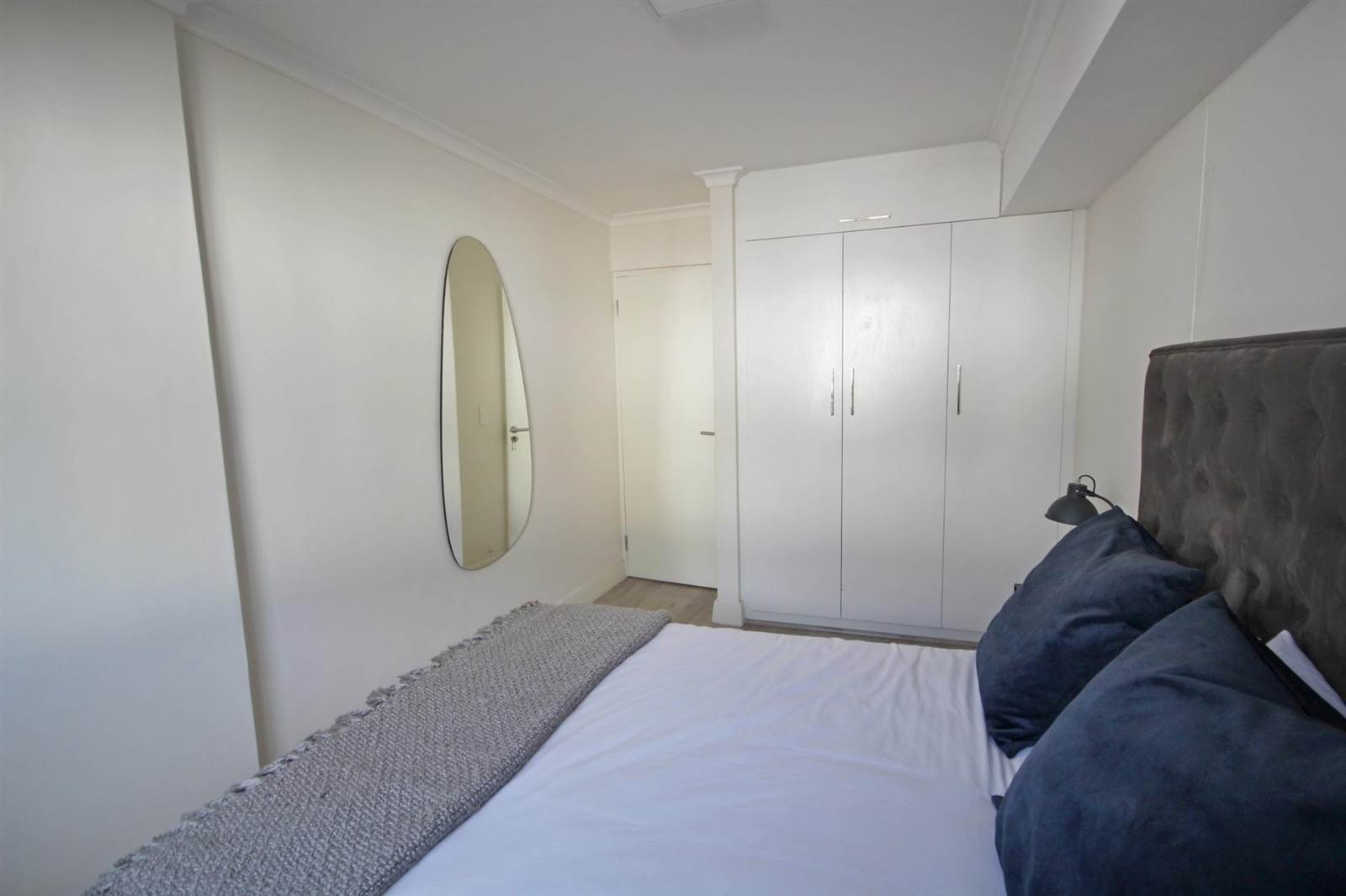 2 Bed Apartment in Zonnebloem photo number 7