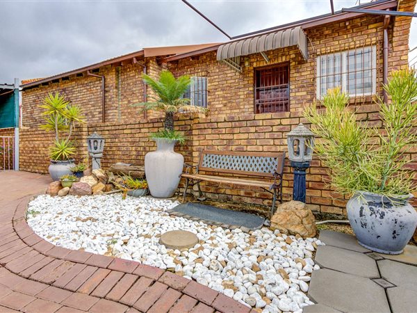 2 Bedroom House 2 Bedroom House