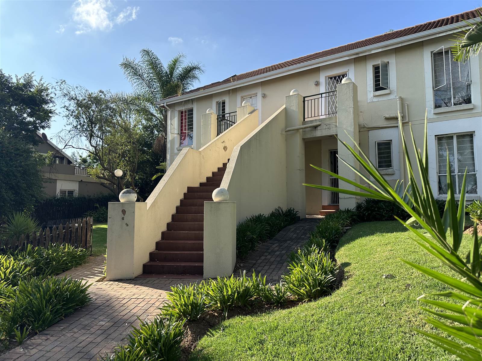 1.5 Bed Apartment in Douglasdale photo number 9