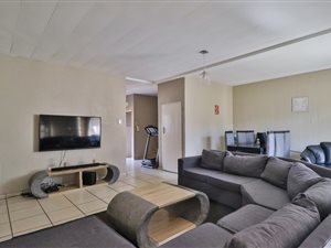 3 Bed Apartment in Westdene