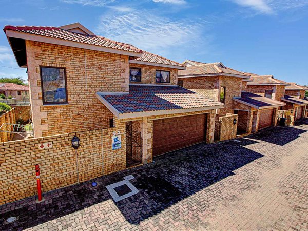3 Bedroom Townhouse 3 Bedroom Townhouse