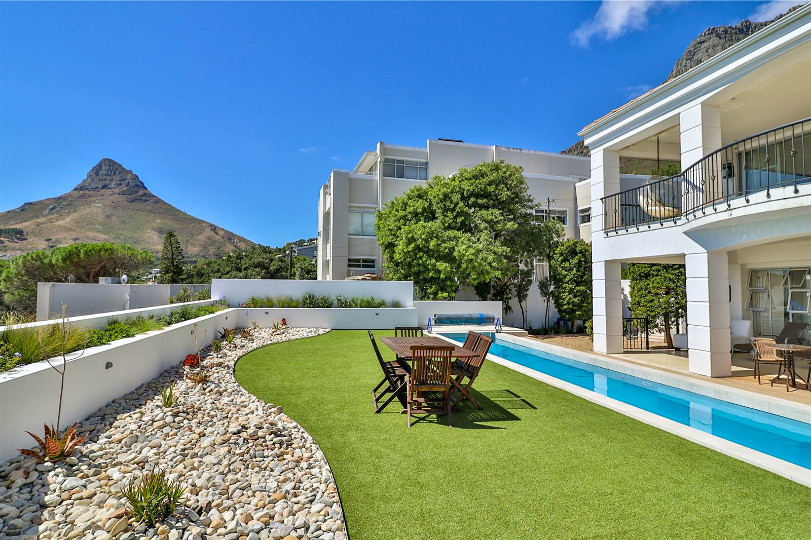 4 Bed House in Camps Bay photo number 2