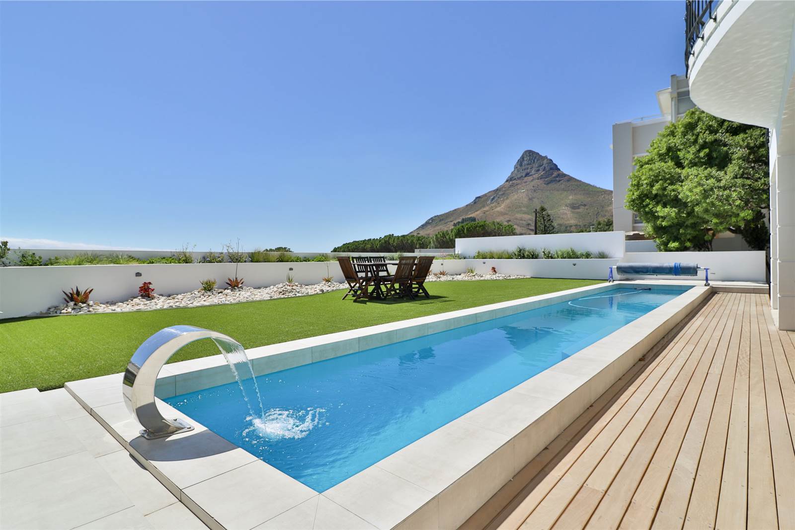4 Bed House in Camps Bay photo number 7