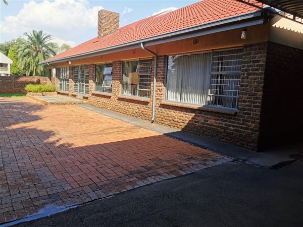4 Bed House in Presidents Dam