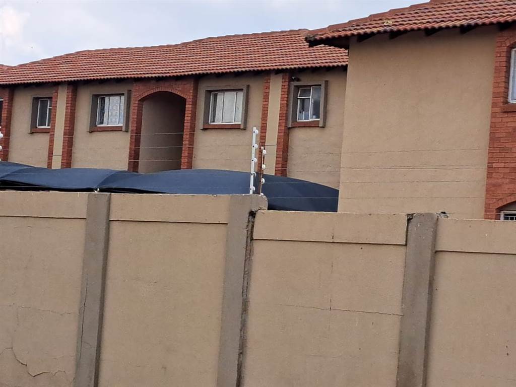 3 Bed Apartment in Rensburg photo number 25