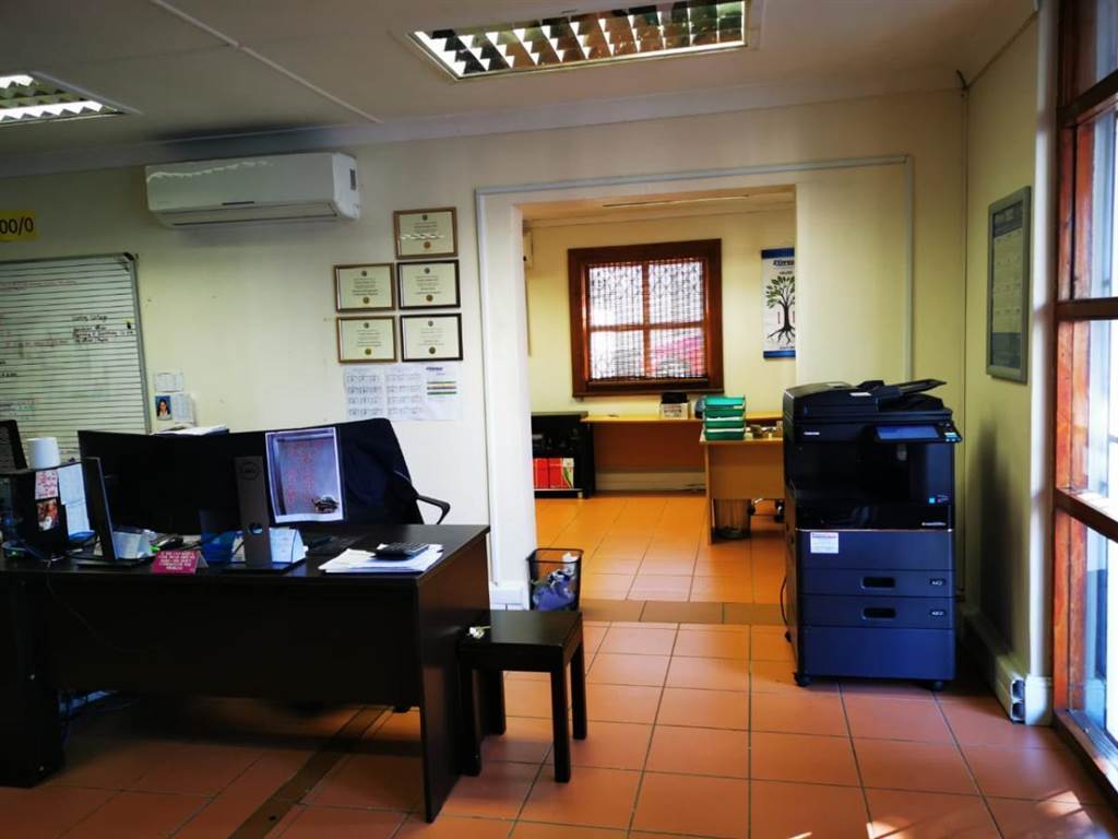 350  m² Office Space in Glenwood photo number 2