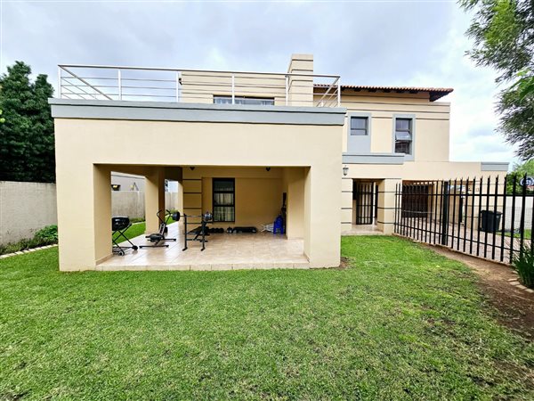 4 Bedroom House 4 Bedroom House