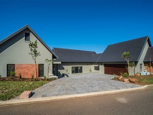 4 Bed House in Cotswold Downs Estate