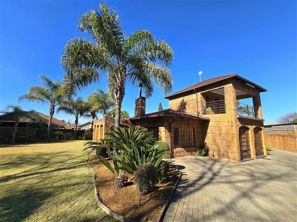 4 Bedroom House 4 Bedroom House