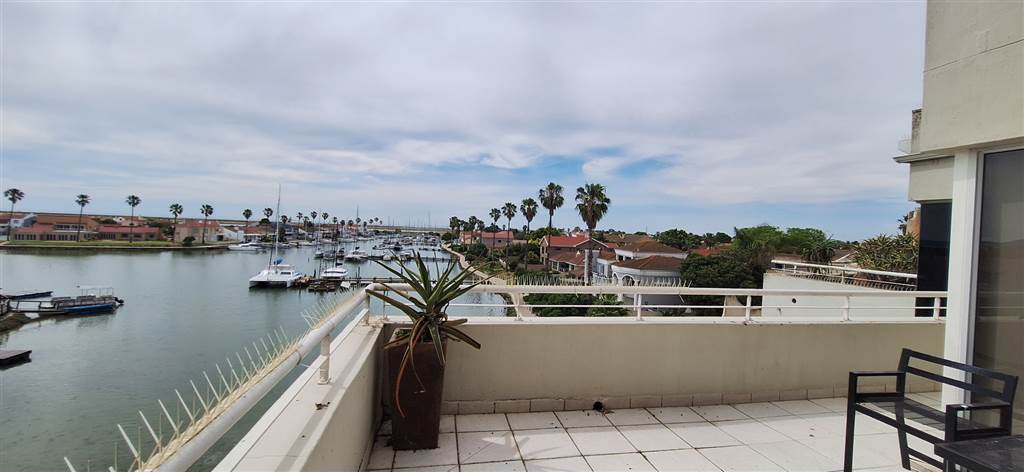 2 Bed Penthouse in Port Owen photo number 12