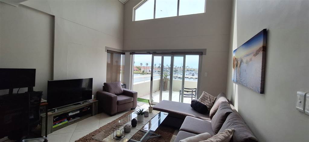 2 Bed Penthouse in Port Owen photo number 17